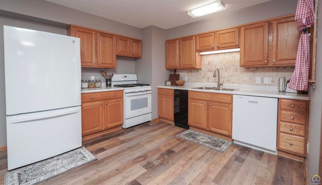 523 Montana Ave, Holton, KS 66436