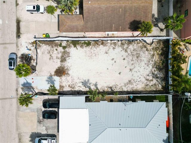 132 GRANT DRIVE, Sarasota, FL 34236