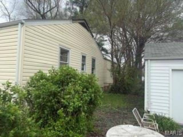 737 Charbonier Road, Florissant, MO 63031