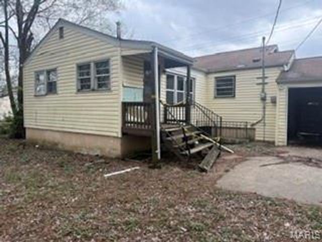 737 Charbonier Road, Florissant, MO 63031