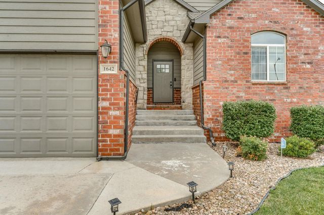 1642 E Bearhill, Park City, KS 67147