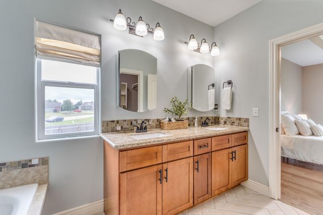 1642 E Bearhill, Park City, KS 67147