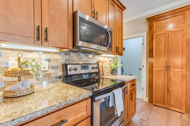 1642 E Bearhill, Park City, KS 67147