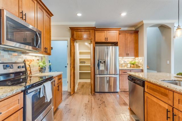 1642 E Bearhill, Park City, KS 67147