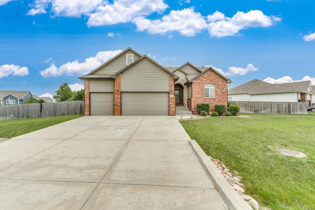 1642 E Bearhill, Park City, KS 67147