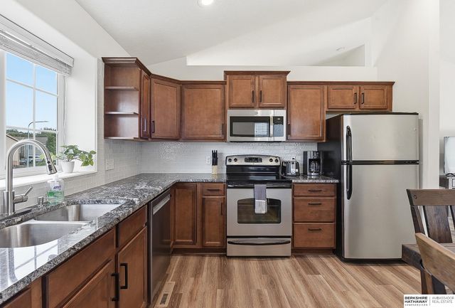 7510 N 75th Street, Omaha, NE 68122