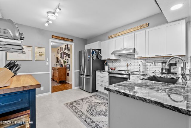 4000 Landside Dr, Louisville, KY 40220