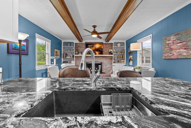 4000 Landside Dr, Louisville, KY 40220
