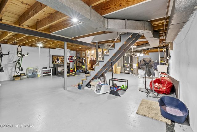 4000 Landside Dr, Louisville, KY 40220