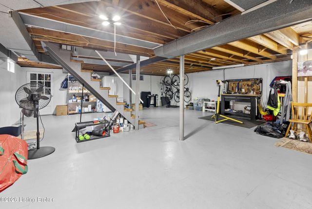 4000 Landside Dr, Louisville, KY 40220