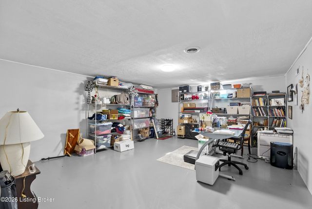 4000 Landside Dr, Louisville, KY 40220