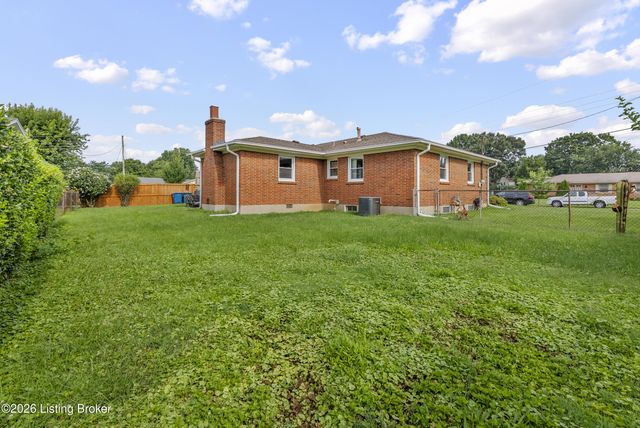 4000 Landside Dr, Louisville, KY 40220