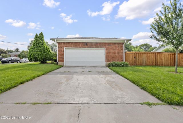4000 Landside Dr, Louisville, KY 40220