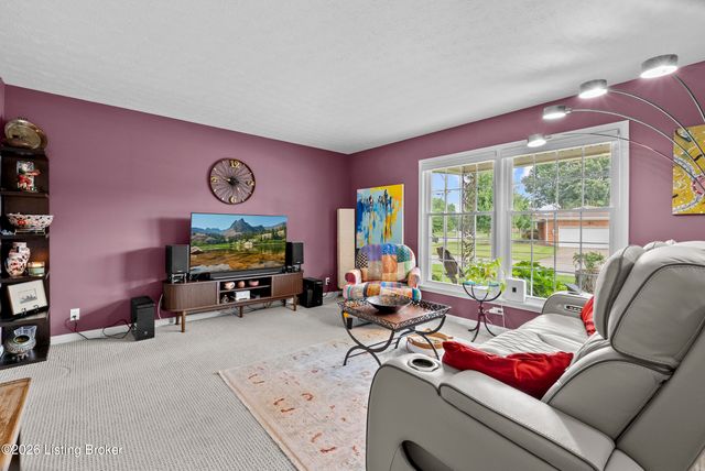 4000 Landside Dr, Louisville, KY 40220