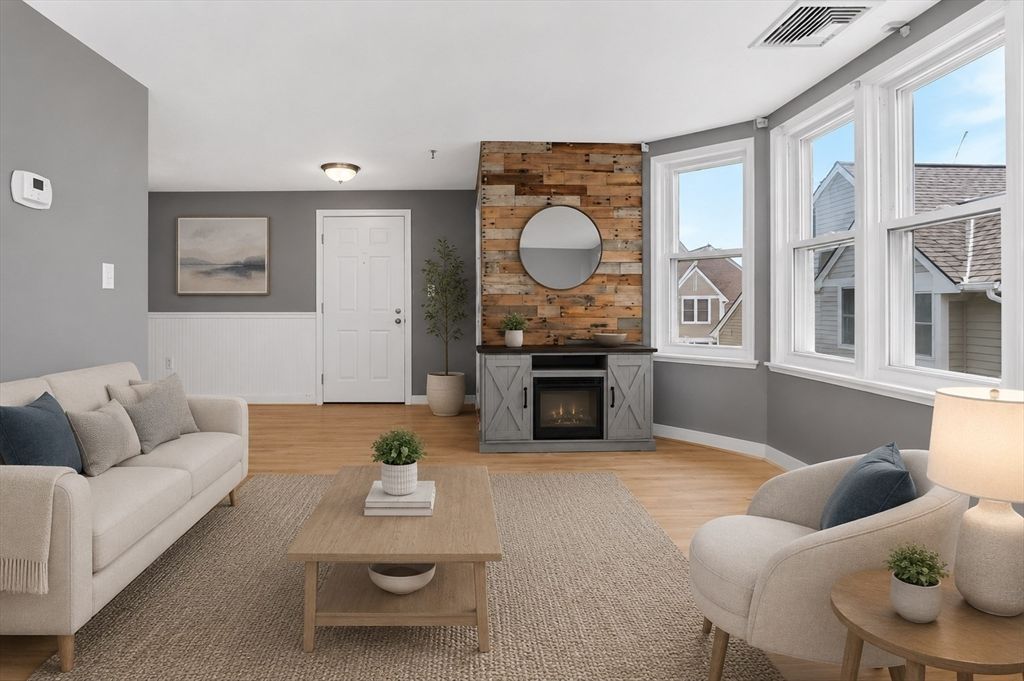 124 Tudor St C, Boston, MA 02127