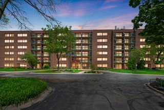 1840 Huntington Boulevard 203, Hoffman Estates, IL 60169