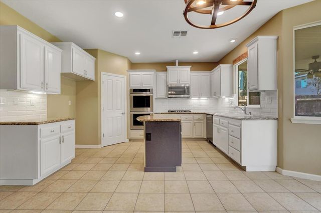 1602 Dorothy Ln, Yuba City, CA 95993