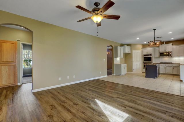 1602 Dorothy Ln, Yuba City, CA 95993