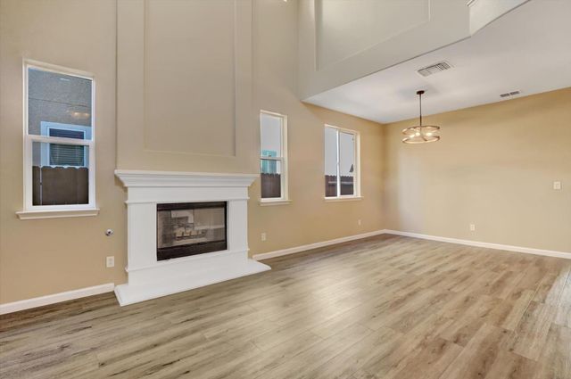 1602 Dorothy Ln, Yuba City, CA 95993