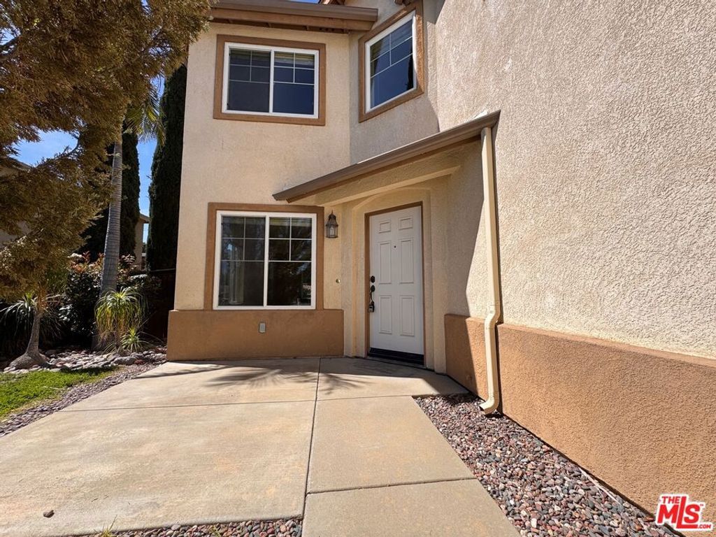 Image 3 of property listing at 113 Gardenside Court, Fallbrook, CA 92028