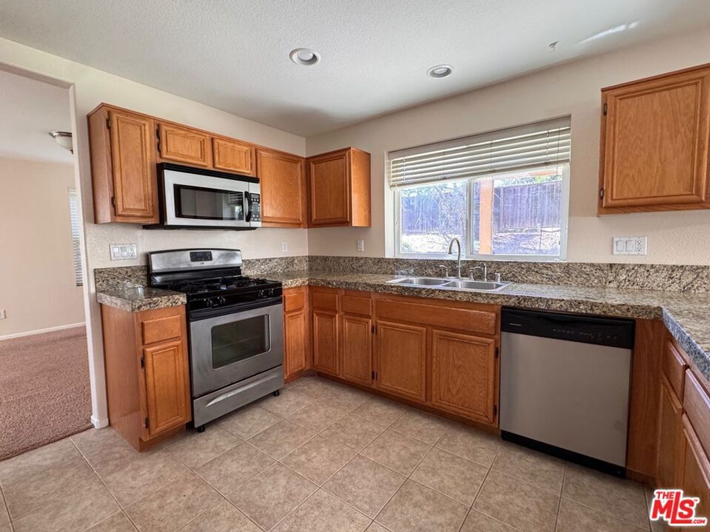 Image 7 of property listing at 113 Gardenside Court, Fallbrook, CA 92028