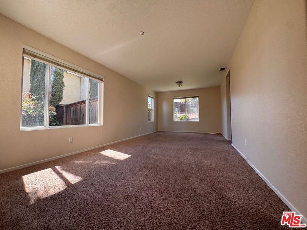 Image 8 of property listing at 113 Gardenside Court, Fallbrook, CA 92028