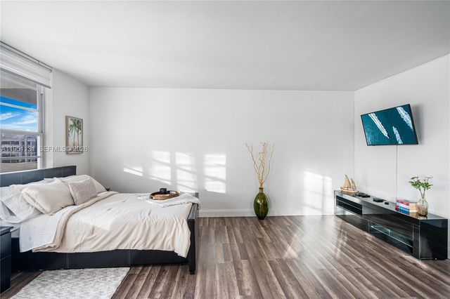 100 Lincoln Rd 901, Miami Beach, FL 33139