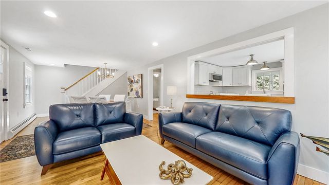 10 Robinson Street, Narragansett, RI 02882