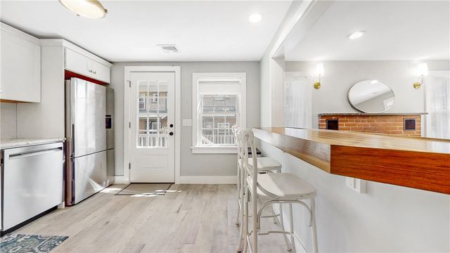 10 Robinson Street, Narragansett, RI 02882