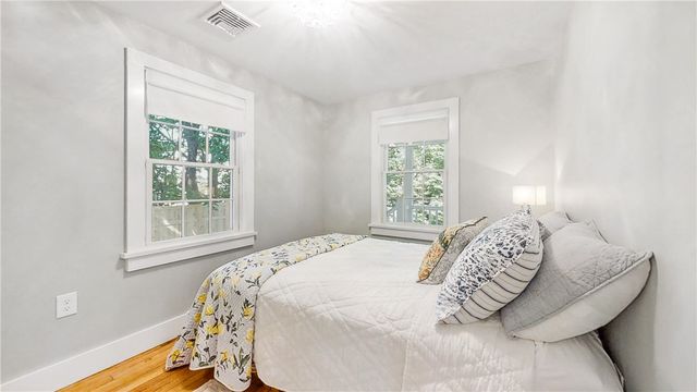 10 Robinson Street, Narragansett, RI 02882