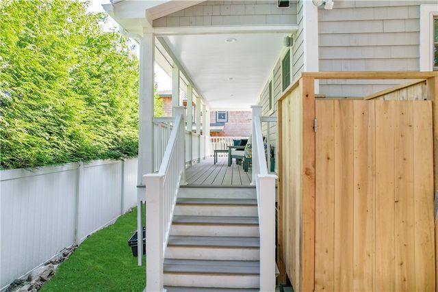 10 Robinson Street, Narragansett, RI 02882