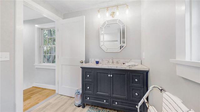 10 Robinson Street, Narragansett, RI 02882