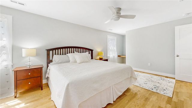 10 Robinson Street, Narragansett, RI 02882