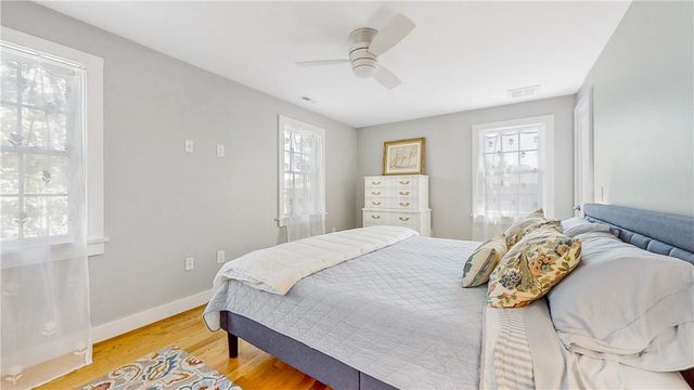 10 Robinson Street, Narragansett, RI 02882