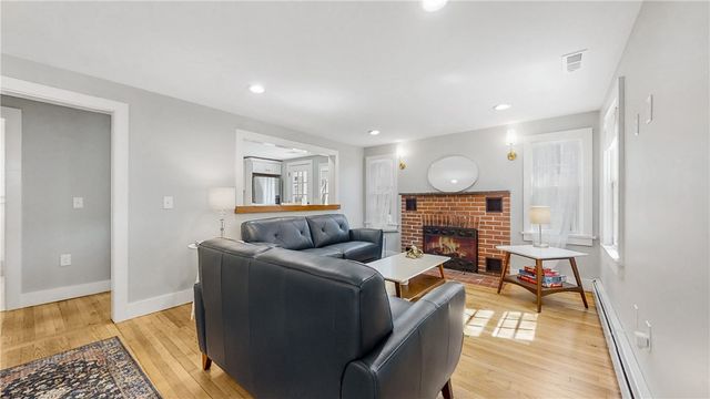 10 Robinson Street, Narragansett, RI 02882