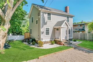 10 Robinson Street, Narragansett, RI 02882