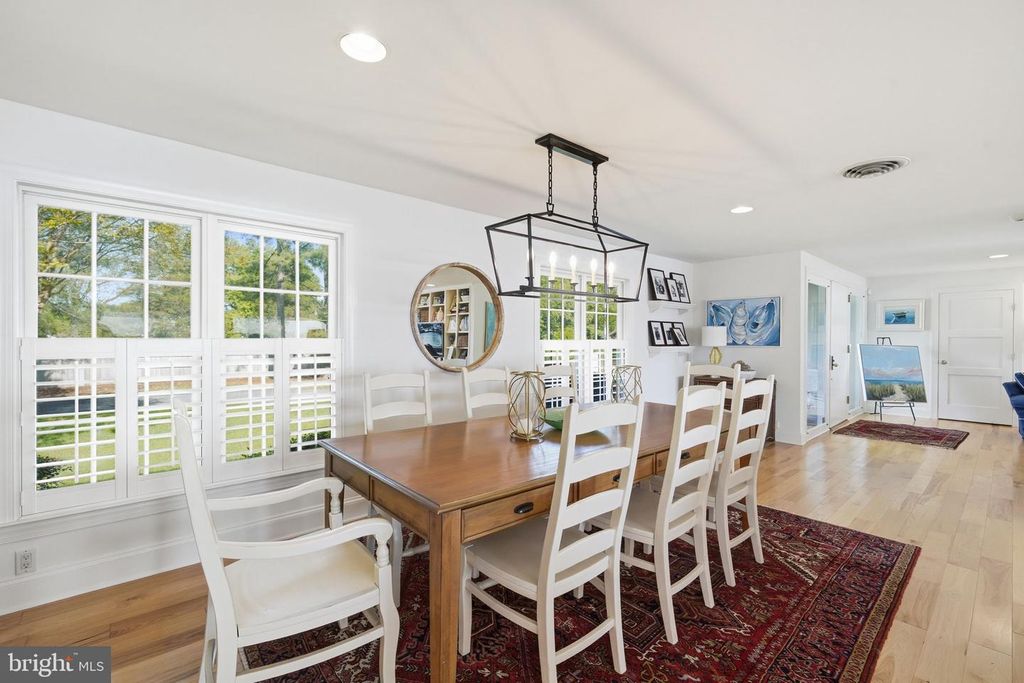 Image 13 of property listing at 416 COVE RD, Queenstown, MD 21658