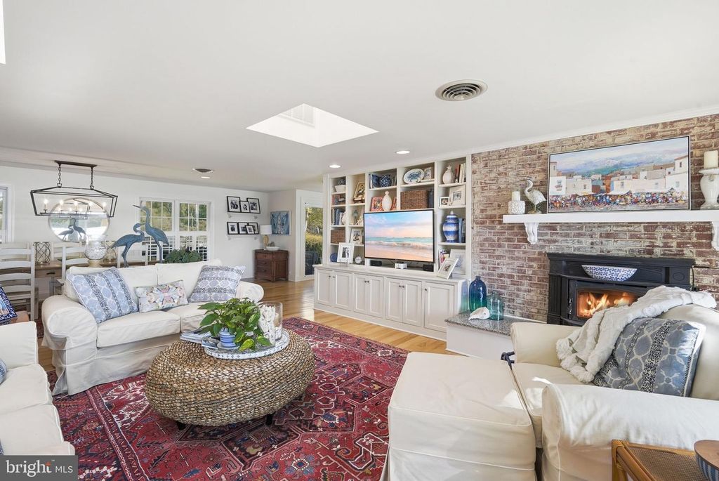 Image 16 of property listing at 416 COVE RD, Queenstown, MD 21658