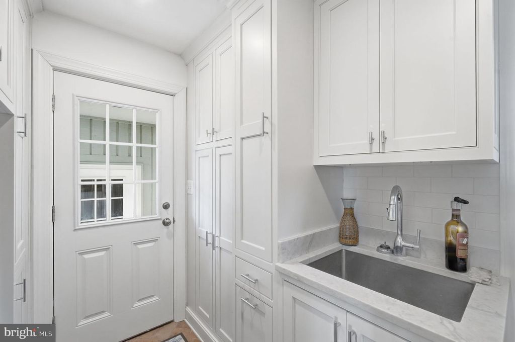 Image 19 of property listing at 416 COVE RD, Queenstown, MD 21658