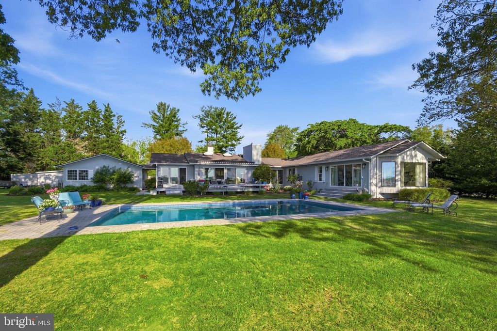 Image 3 of property listing at 416 COVE RD, Queenstown, MD 21658