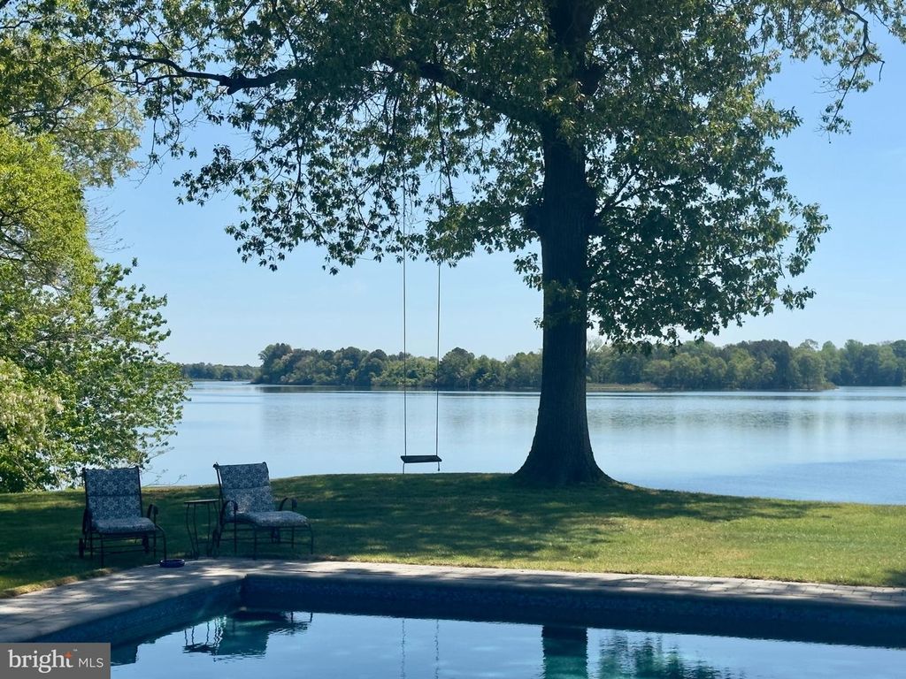 Image 35 of property listing at 416 COVE RD, Queenstown, MD 21658