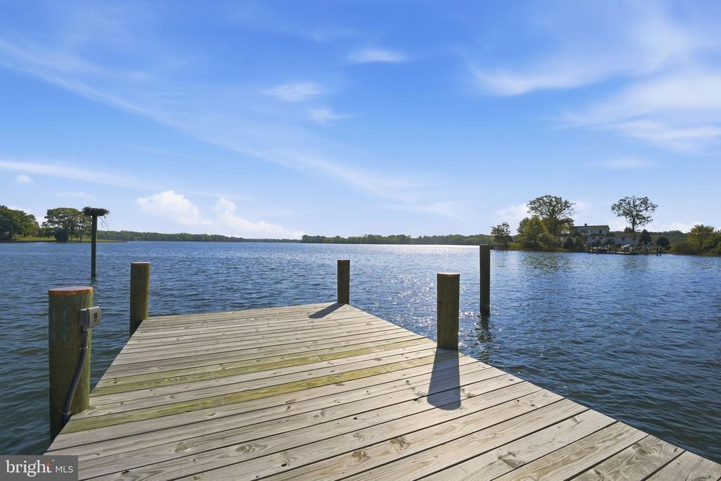 Image 37 of property listing at 416 COVE RD, Queenstown, MD 21658