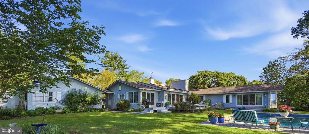 Image 4 of property listing at 416 COVE RD, Queenstown, MD 21658