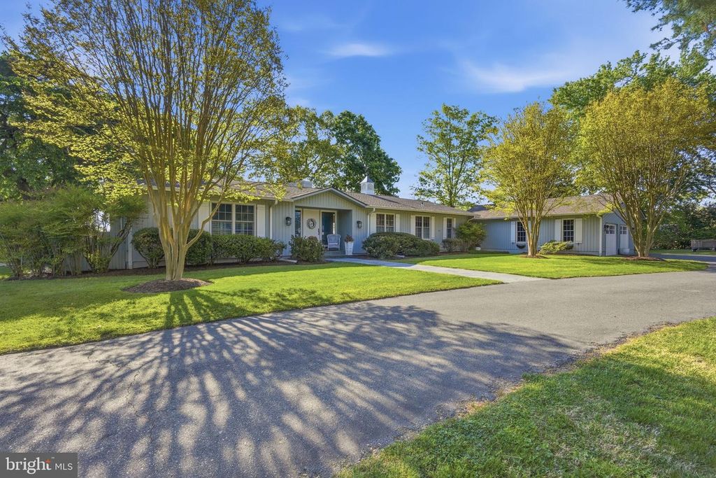 Image 6 of property listing at 416 COVE RD, Queenstown, MD 21658