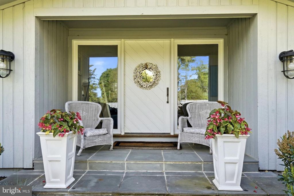 Image 8 of property listing at 416 COVE RD, Queenstown, MD 21658