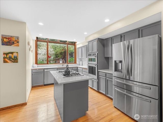 2837 220th Place NE, Sammamish, WA 98074