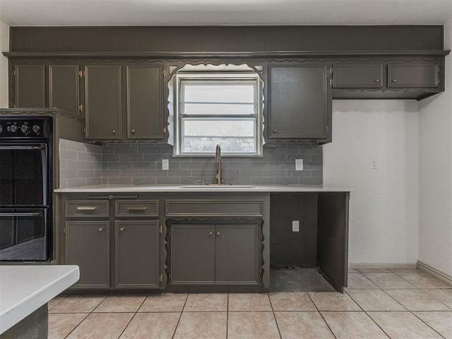 3220 Hilltop Road, Midwest City, OK 73110