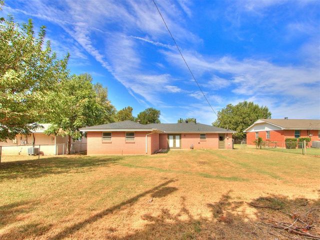 3220 Hilltop Road, Midwest City, OK 73110