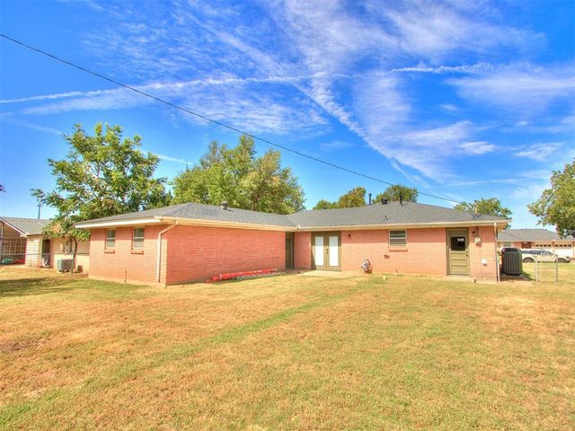 3220 Hilltop Road, Midwest City, OK 73110