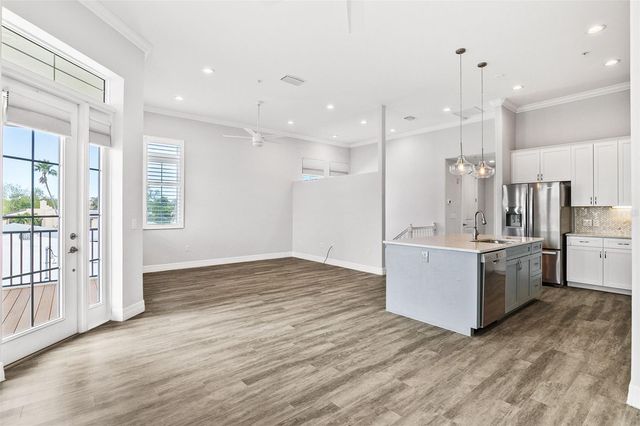 212 MILAN AVENUE W 1, Venice, FL 34285